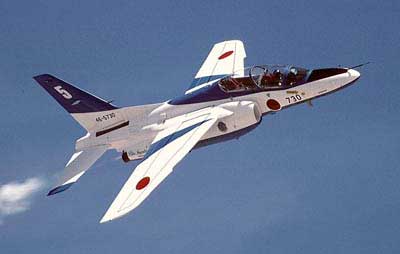 Kawasaki T-4 jettræner fra det japanske luftvåbens opvisningshold Blue Impulse