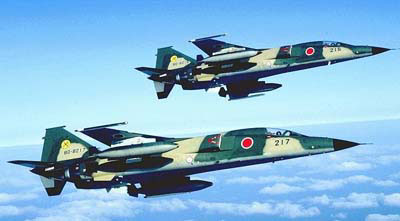 To Mitsubishi F-1 jagerbombere fra det japanske luftvåben