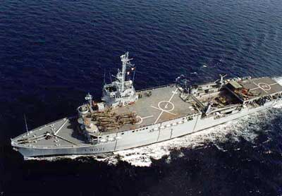 Det franske amfibiefartøj Ouragan